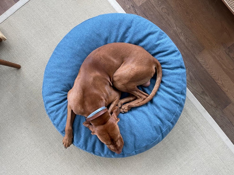 Cloud | Pouf design confortable pour chien - Jean - Poil - Rose