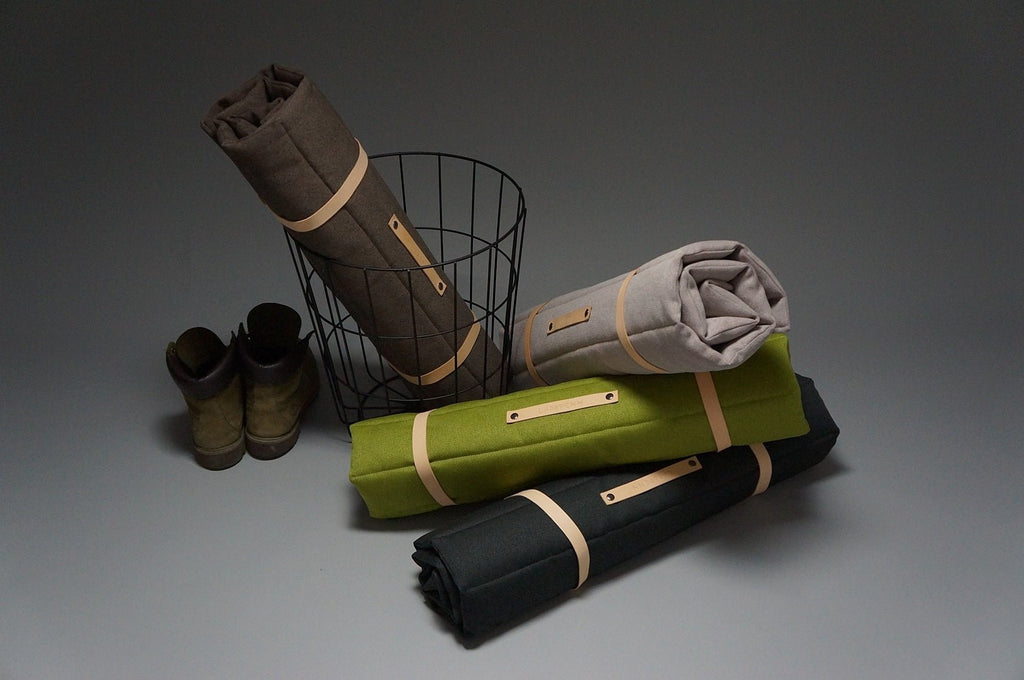 Fosser | Tapis de couchage nomade pour chien, pliable et transportable - Jean - Poil - Greige