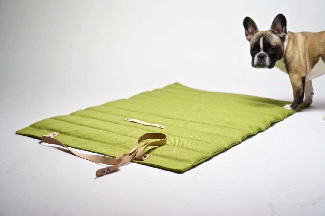 Fosser | Tapis de couchage nomade pour chien, pliable et transportable - Jean - Poil - Greige