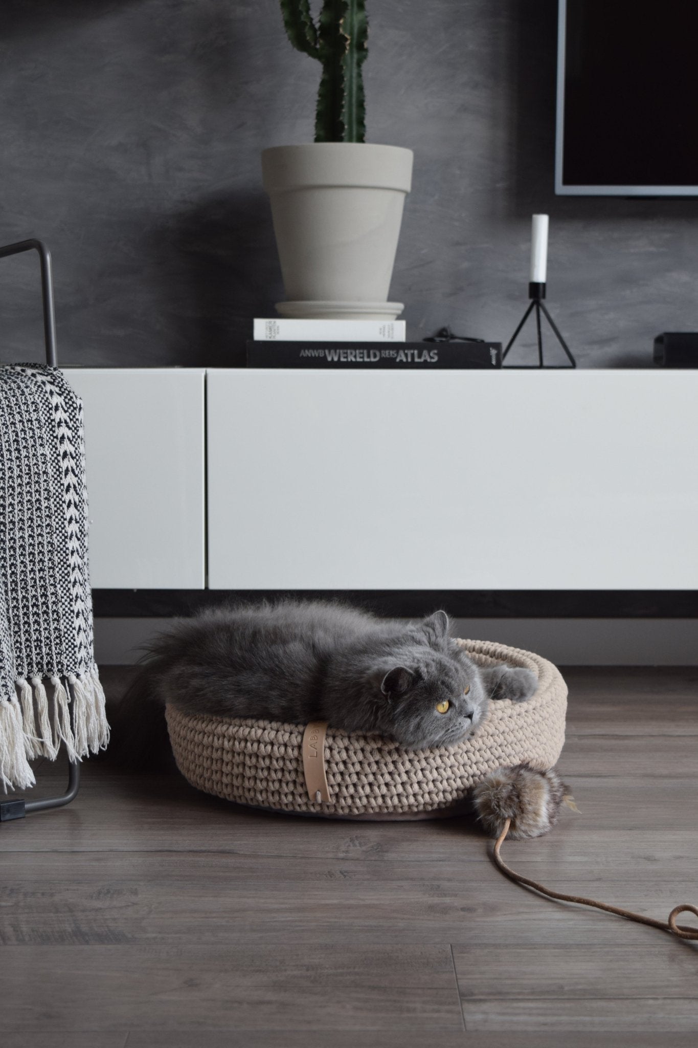 Musse | Jouet design pour chat en cuir et plumes - Jean - Poil - Marron
