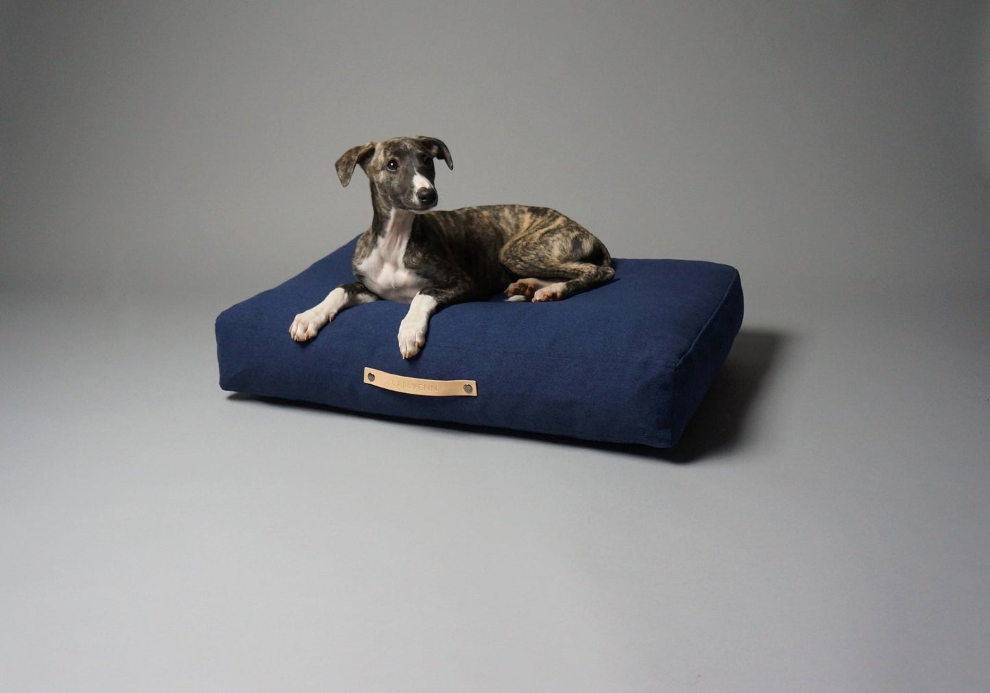 Oslo | Coussin pour chien - style scandinave, housse lavable - Jean - Poil - Bleu marine