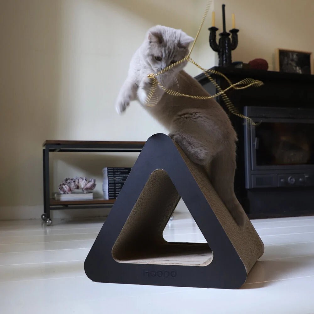 Triangle | Meuble à griffer en carton pour chat - Jean - Poil - Noir